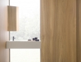 Urbatek Ewood Camel velkoformátový obklad připomínající dřevo pro obložení různých povrchů v interiéru